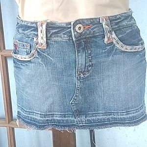 💥Miss Me Jean skirt with lace trimmings.